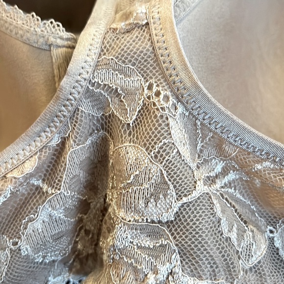 VS Nude Lace Back Razorback Bra with Underwire Support and Front Closure- 38C - Picture 5 of 8